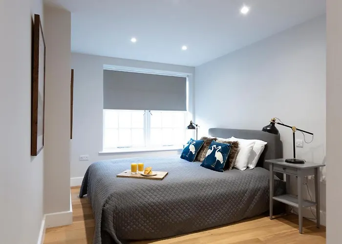 Hampden Apartments - The Diana